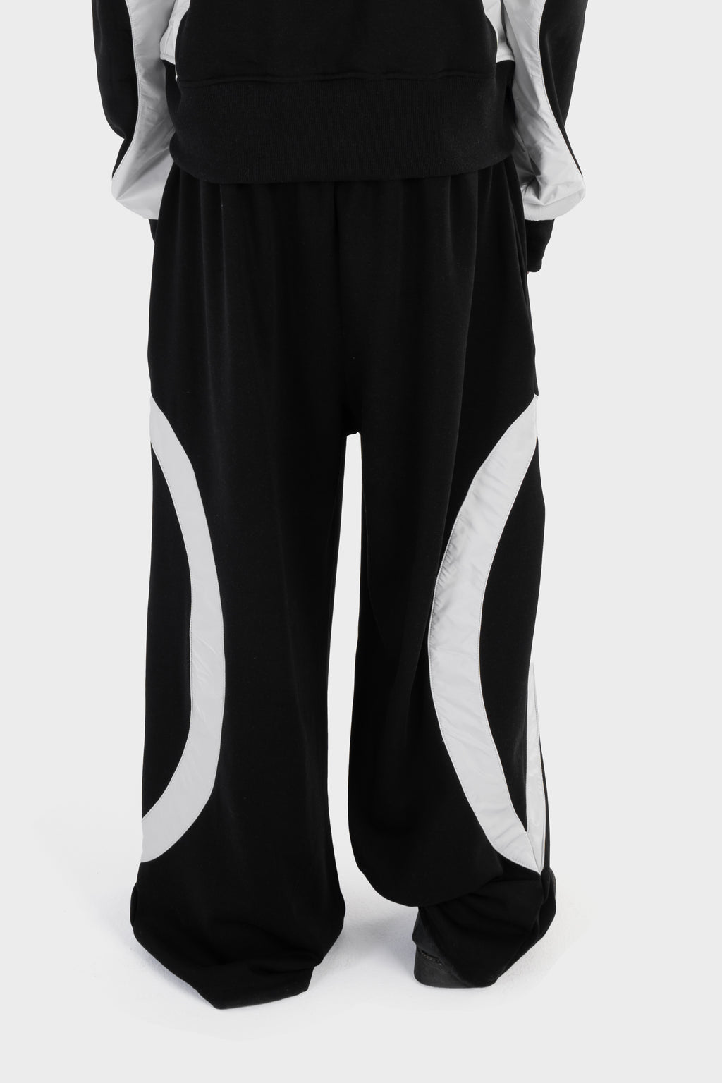 La Curva Motion black pants