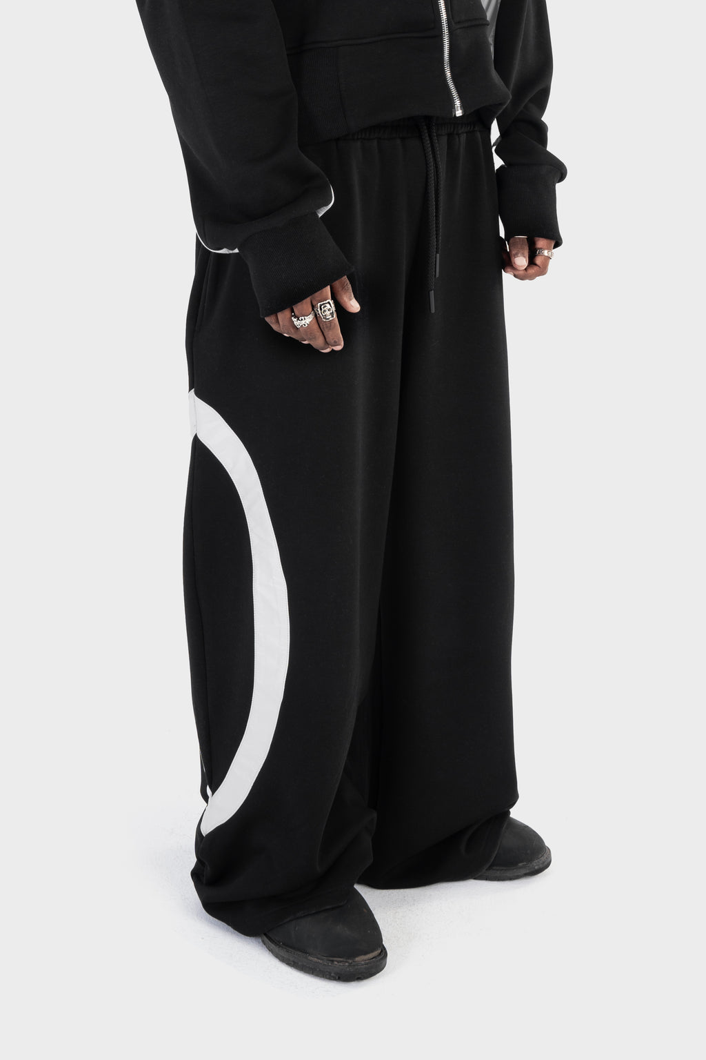 La Curva Motion black pants