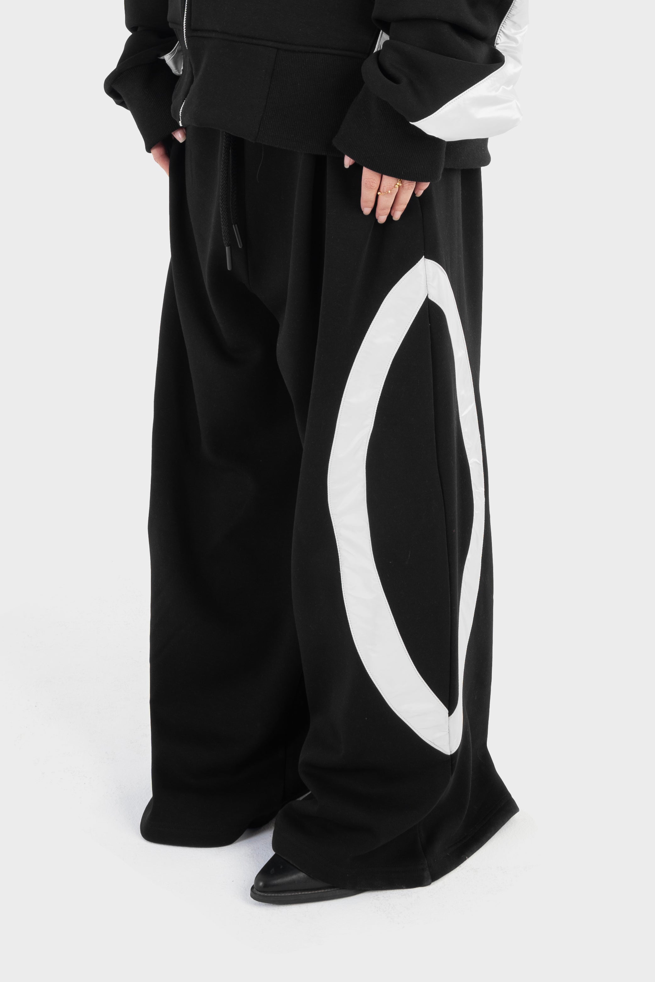 La Curva Motion black pants