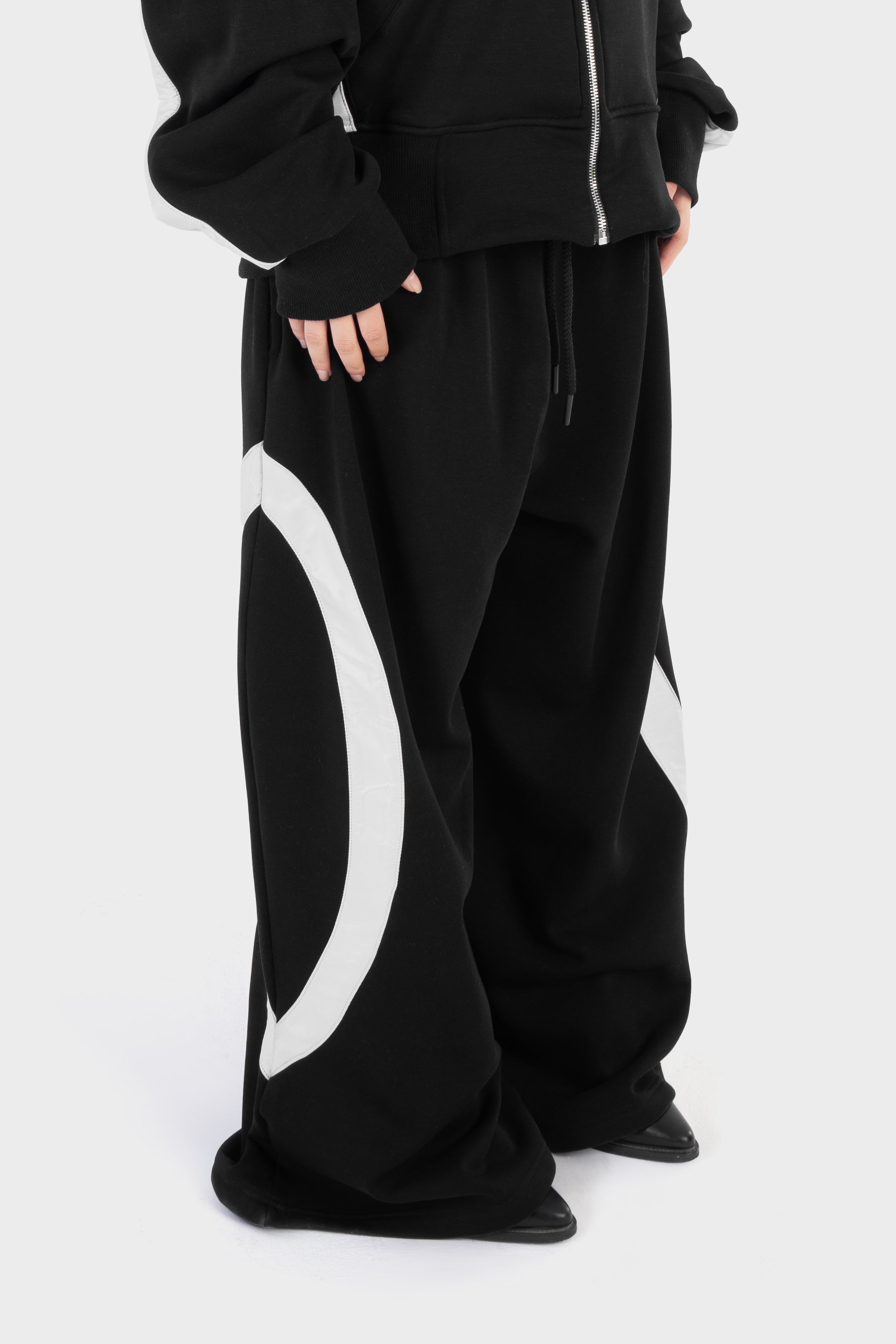La Curva Motion black pants